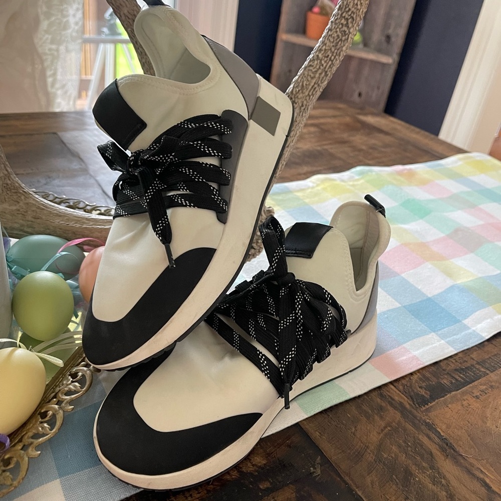 Steve Madden “Shady” Sneakers Size 7 Women’s